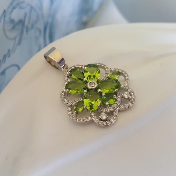 Peridot Green Zircon Pendant - Picture 8 of 9